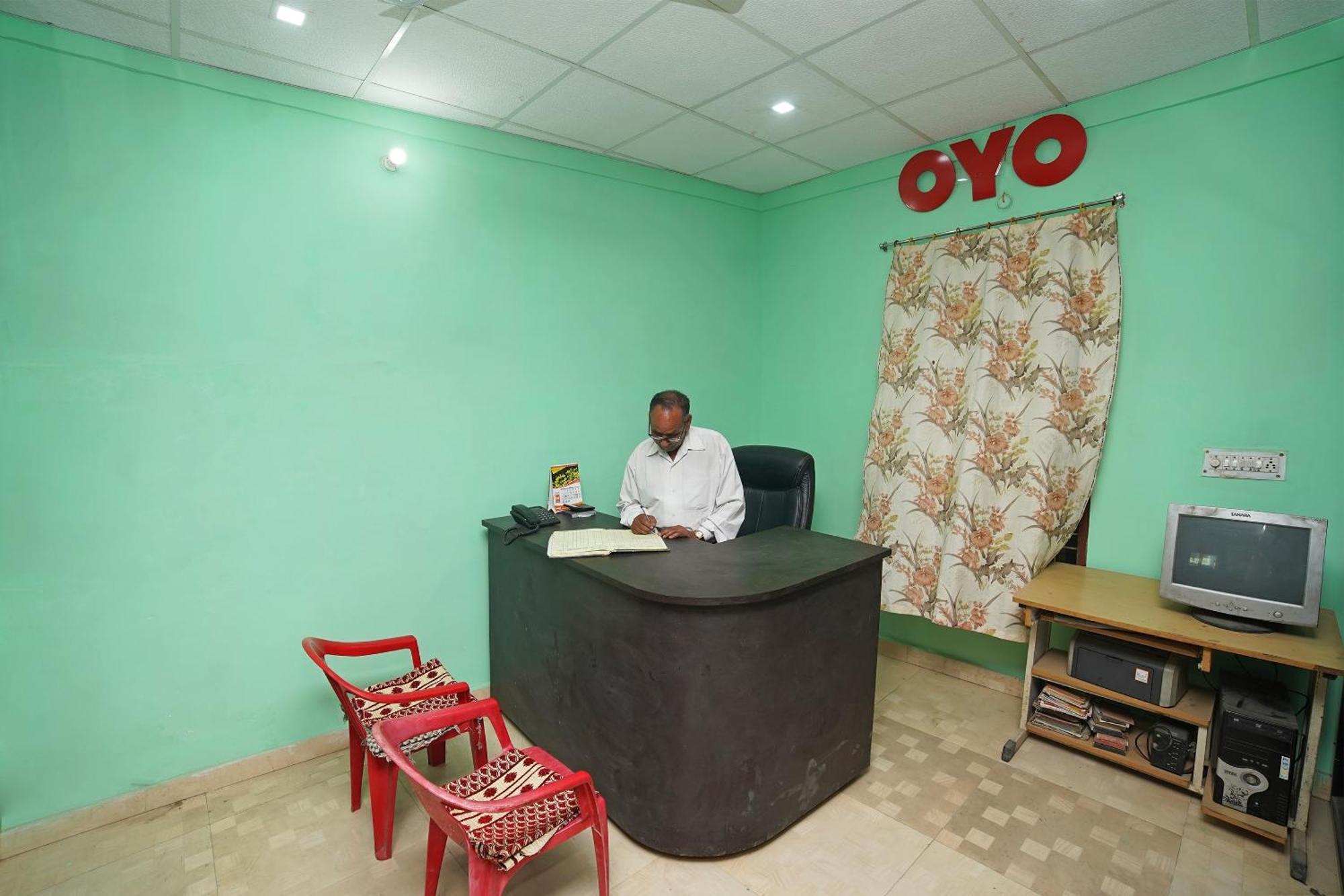 Hotel O Paras Guest House & Restaurant Haldwani Bagian luar foto